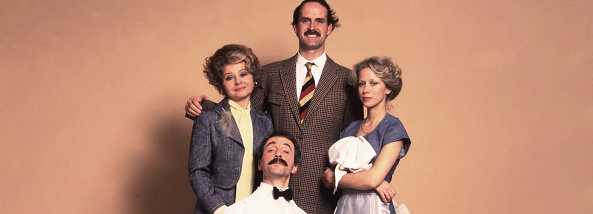 John Cleese se vraća na male ekrane kao neponovljivi gospodar kaosa Basil Fawlty!