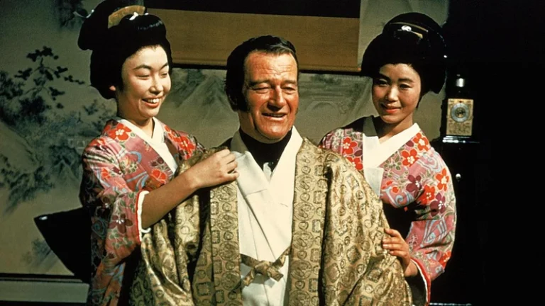 "Barbar i gejša" (1958.) - diplomat John Wayne u kimonu