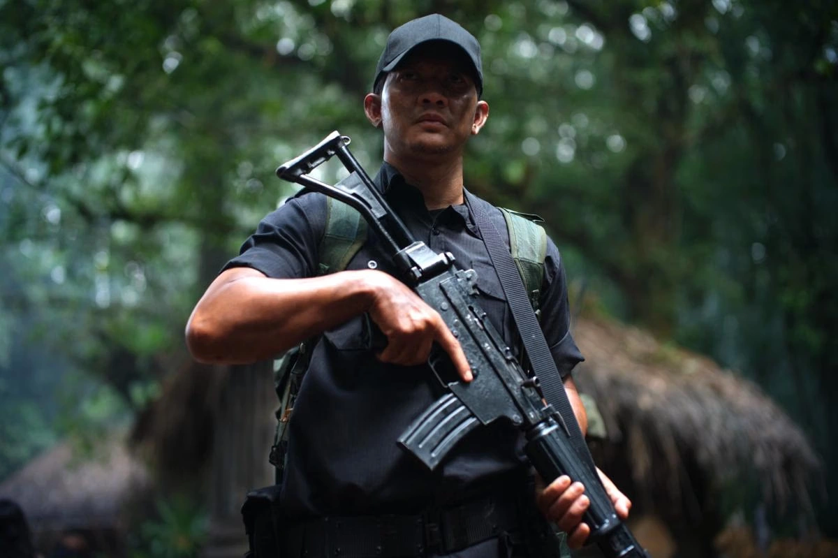 Iko Uwis producira, režira i glumi u filmu "Timur", zapanjujućoj rekonstrukciji istinite operacije spašavanja talaca Mapenduma iz 1996. godine.