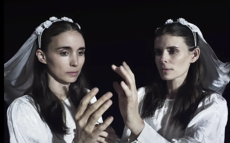 Kate Mara i Rooney Mara u "Bucking Fastard" (2026) © Lena Herzog