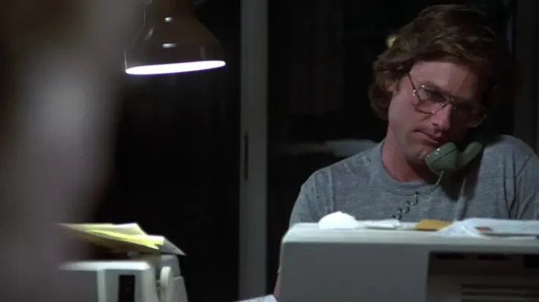 Kurt Russell kao Malcolm Anderson u napetoj sceni iz filma "The Mean Season" (1985.) / Foto: Orion Pictures (Copyright © 1985 Orion Pictures Corporation. Sva prava pridržana.)